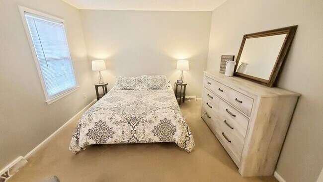 Building Photo - Charming 2 bedroom 1 bath duplex on Park Rd