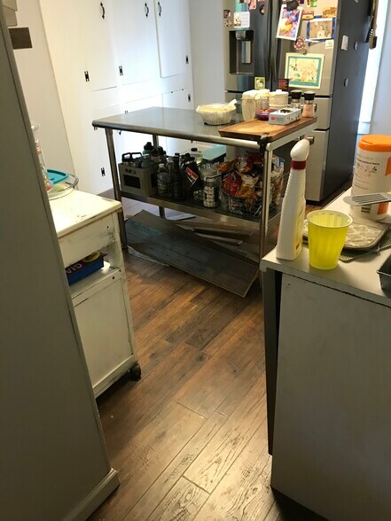 Building Photo - 77 W Main St