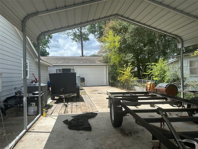 Building Photo - 3331 Longhorn Dr