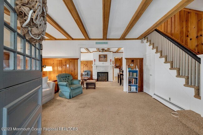 Building Photo - 683 Main Ave