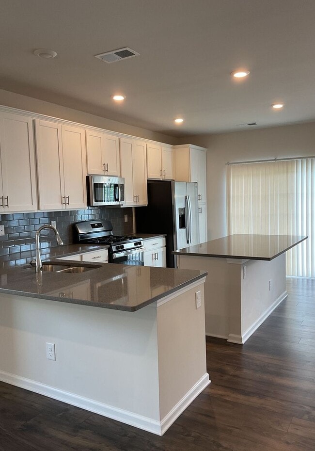 Building Photo - COMING SOON!! Spacious and Modern 3-Bedroo...