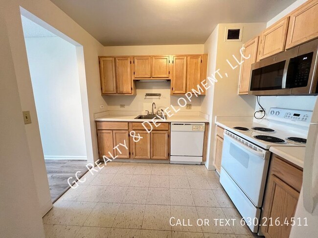 Building Photo - ***CHICAGO LOOP - 1 BDRM CONDO / FULL AMEN...