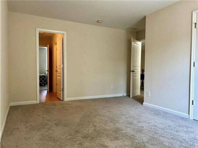 Building Photo - 220 Stone Park Dr