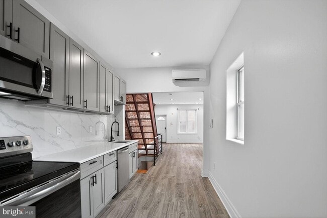 Building Photo - 1302 N Dover St