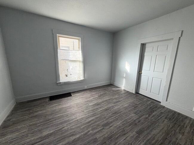 Building Photo - 1128 Chandler-