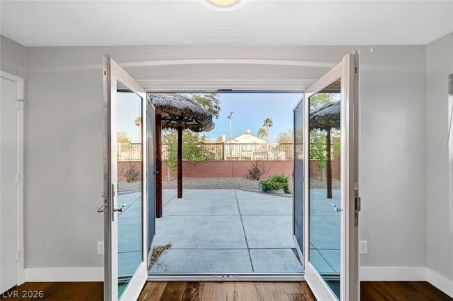Building Photo - 812 Sistine St