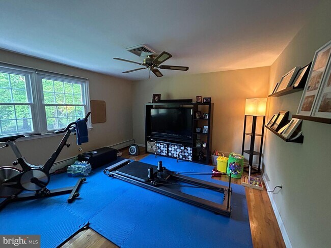 Building Photo - 5 Cedar Woods Dr