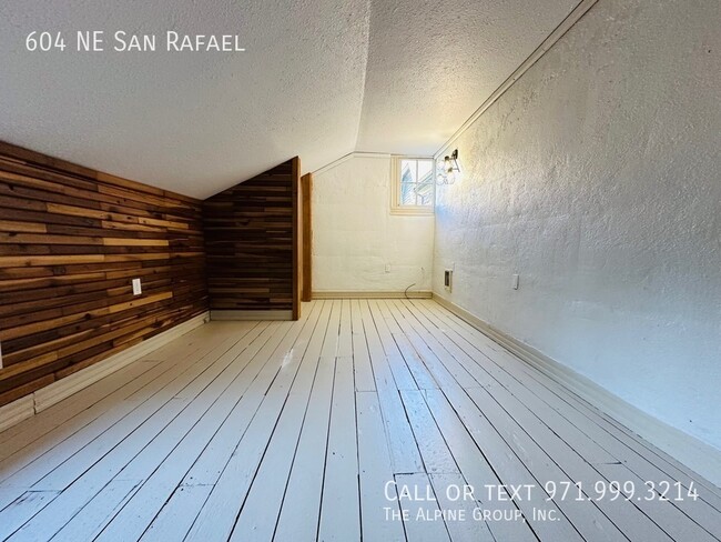 Building Photo - 604 NE San Rafael St