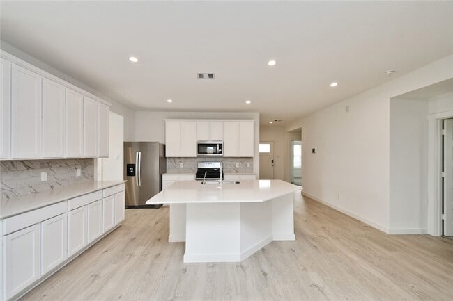 Building Photo - 30330 Reagans Rnch Dr