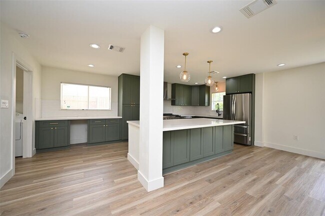 Building Photo - 3007 Maple Grove Ln