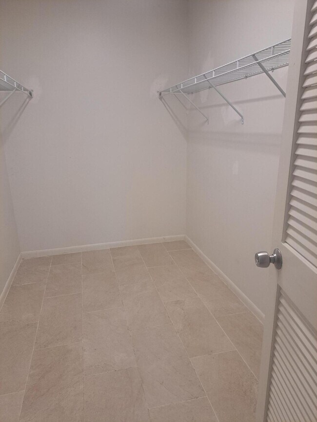 Building Photo - 2050 Oleander Blvd
