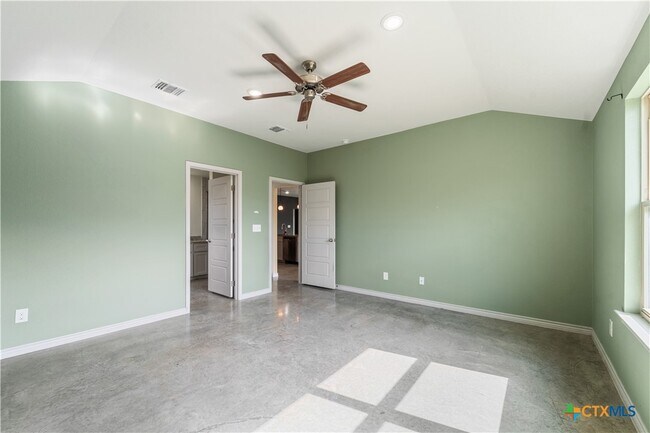 Building Photo - 742 Freedom Cir
