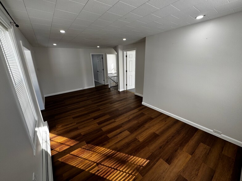 Building Photo - 169 Sewalls Falls Rd