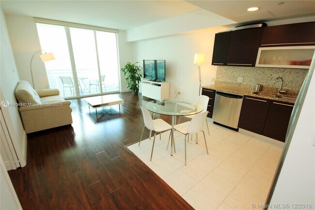 Building Photo - 950 Brickell Bay Dr