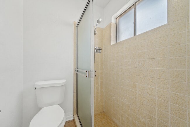 Building Photo - 9302 Claridge Dr