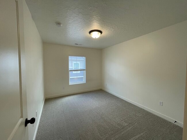 Building Photo - 4360 Hurstbourne Dr
