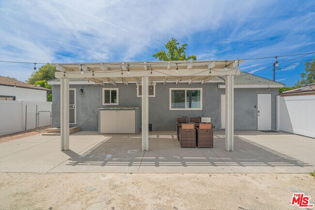 Building Photo - 7044 Garden Grove Ave