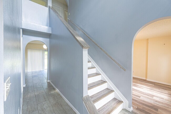 Building Photo - 167 SW Grove Ave