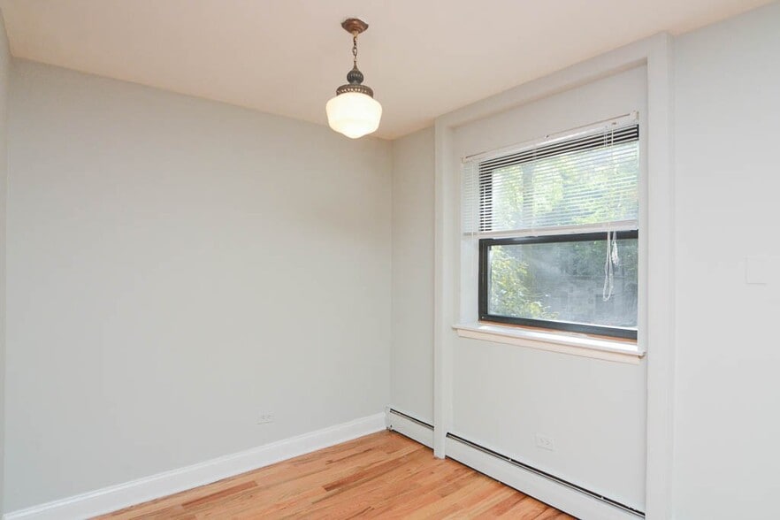 Building Photo - 515 W Briar Pl