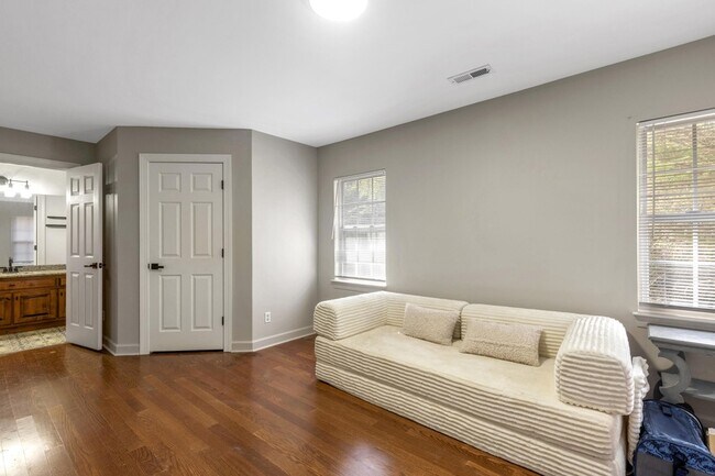 Building Photo - 4897 Hampshire Pl