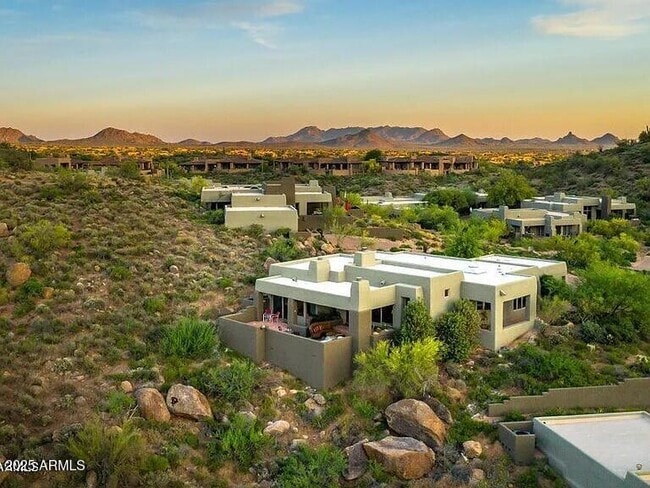 Building Photo - 9898 E Graythorn Dr