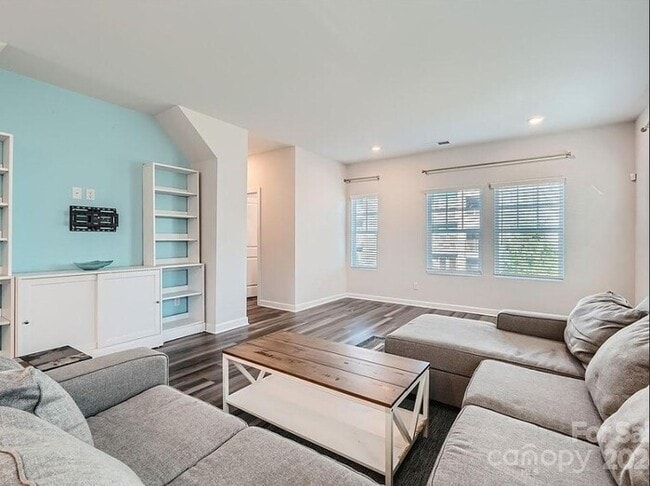 Building Photo - Beautiful 4BR 4BA Home w/ Garage Parking • Updated Appliances in Charlotte