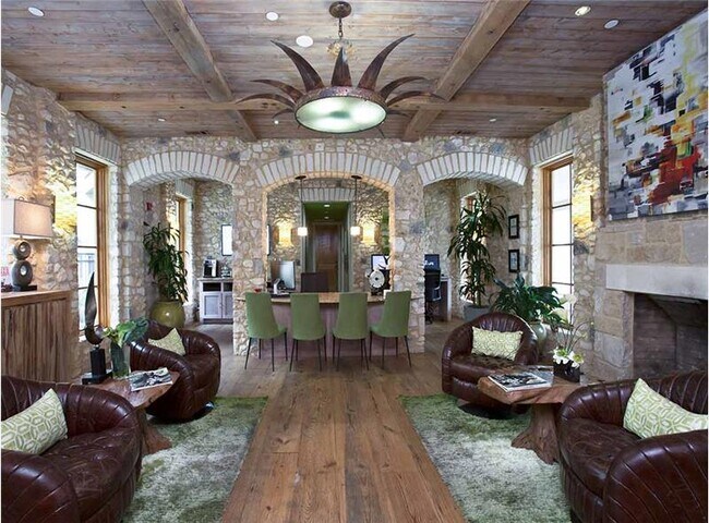 Building Photo - 302 N Lamar Blvd