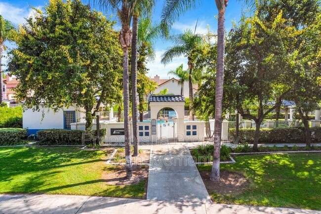 Building Photo - 2035 Lakeridge Cir