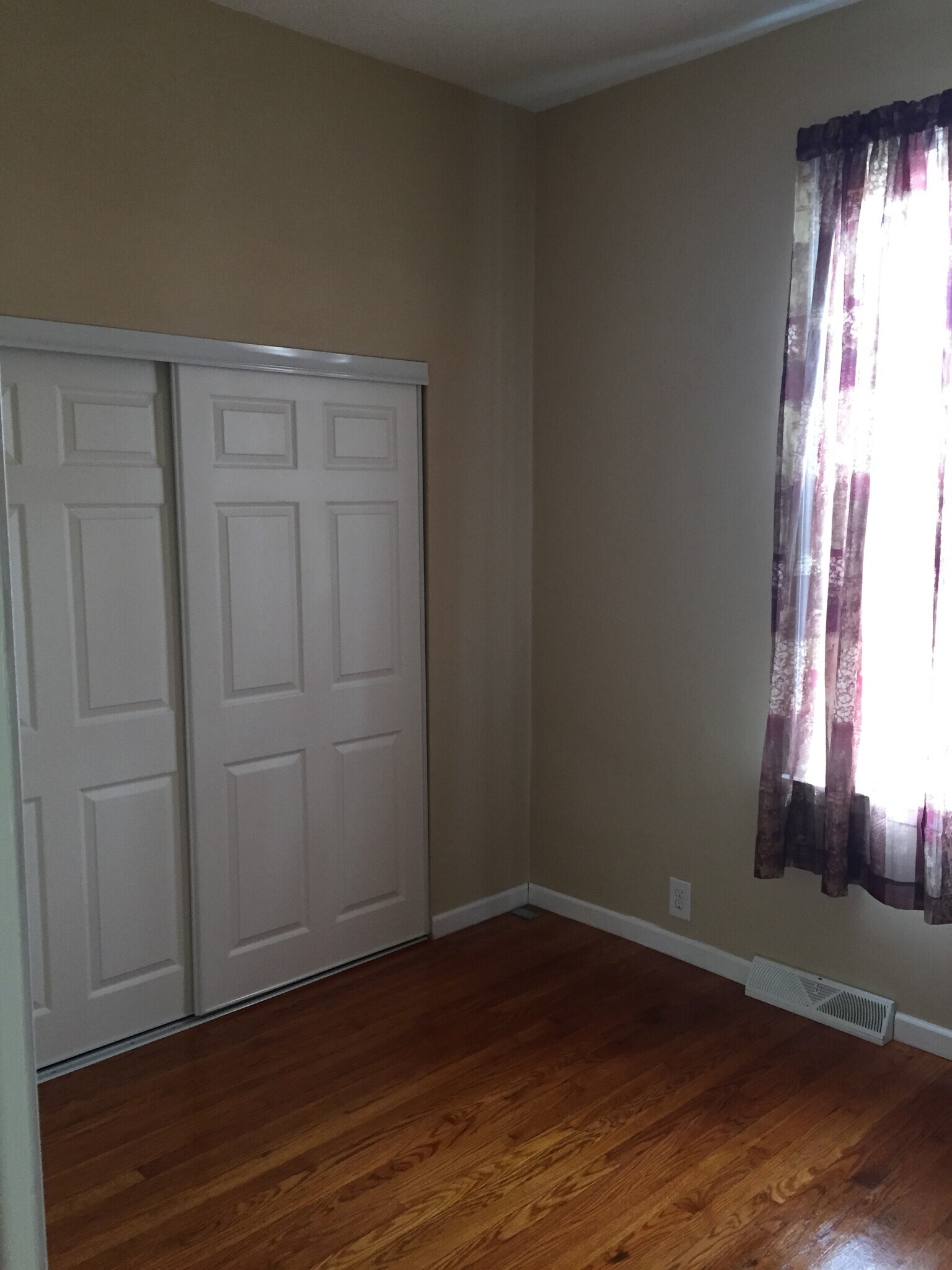 2nd Bedroom on Main Floor - 401 S 22nd St