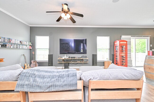 Building Photo - 5469 Fairford Ct