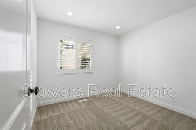 Building Photo - 500 Churchill Downs Ct