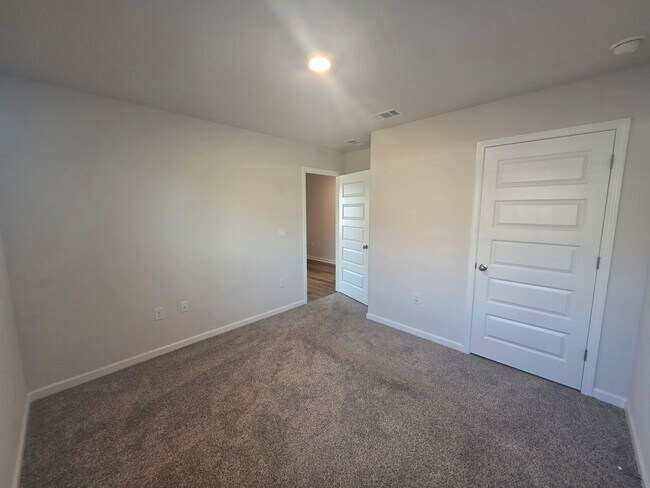 Building Photo - Nearly New 4BR/2BA home close to I10 with energy savings built in