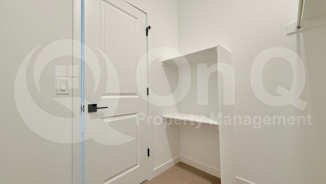 Building Photo - 2746 W Red Fox Rd