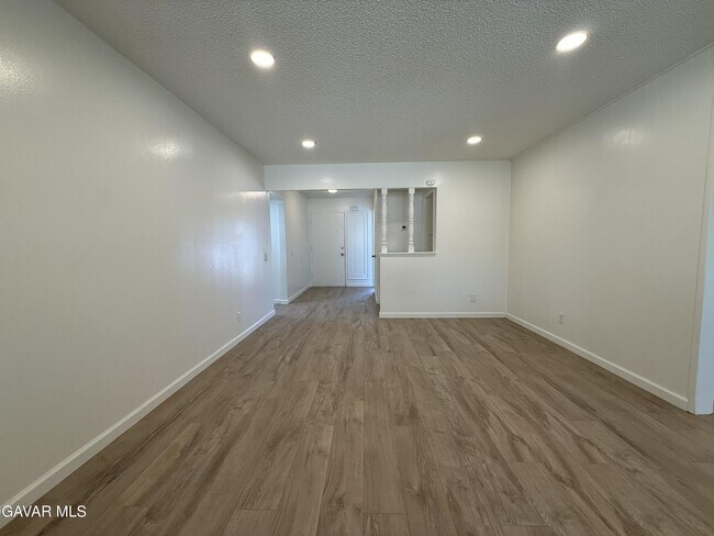 Building Photo - 45303 Lorimer Ave