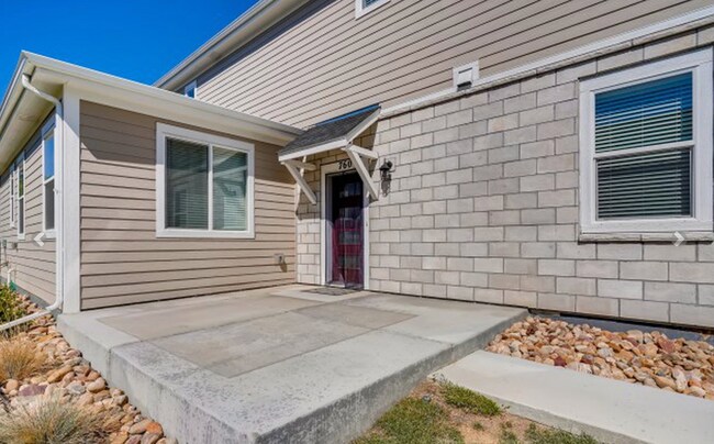 Building Photo - LOVELY 4-BEDROOM TOWNHOUSE IN WALKABLE SW LONGMONT NEIGHBORHOOD