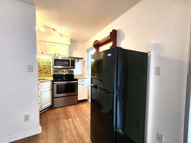 Building Photo - Charming Studio Condo Unit; Private Fenced...