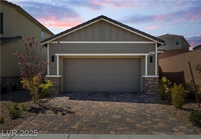 Building Photo - Single Story 3 bedroom, 2 bath home in the...