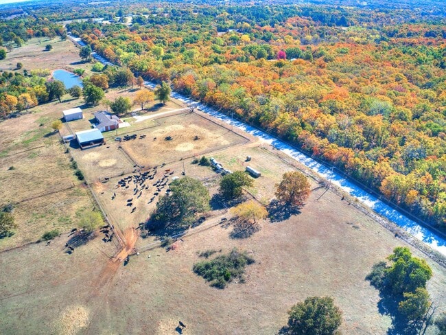 Building Photo - Beautiful 3 bed 2.5 bath home in the Country