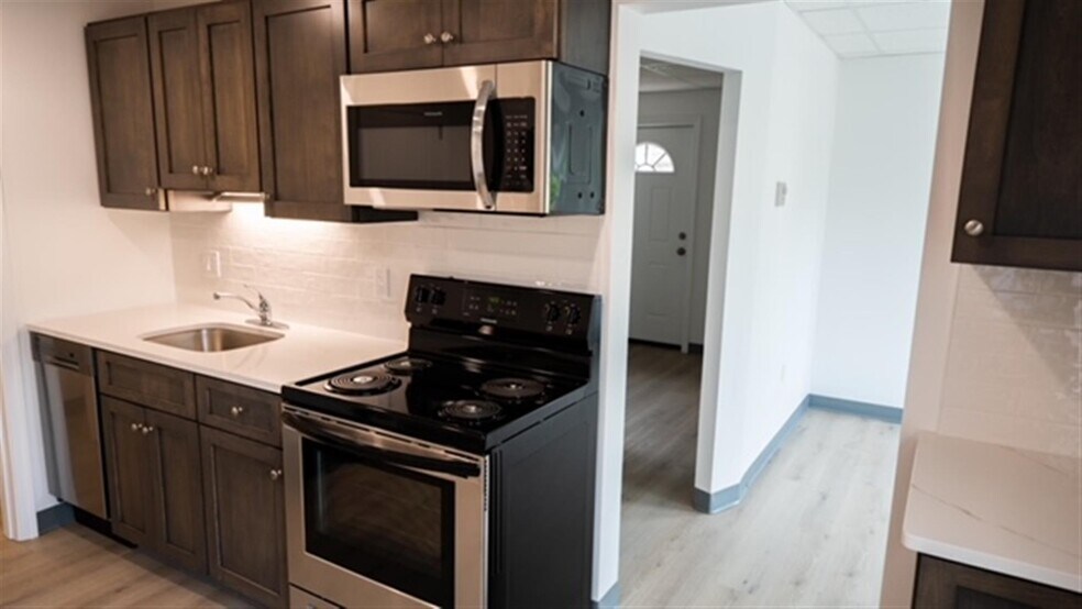 Primary Photo - 303 Boston Ave