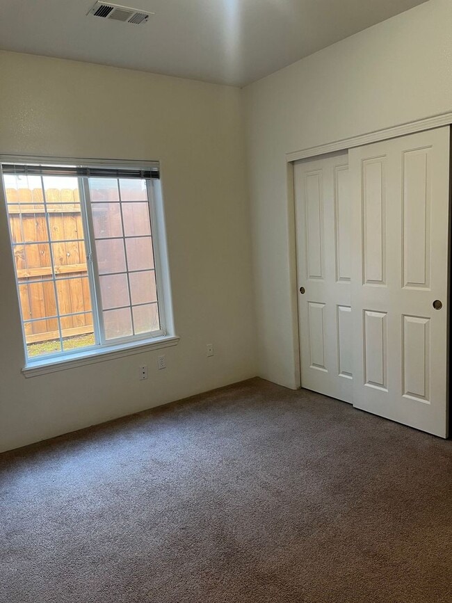 Building Photo - 3984-3988 Arrowhead Dr