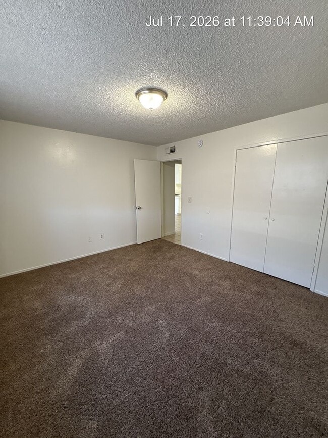 Building Photo - 81 E Hazelwood Dr
