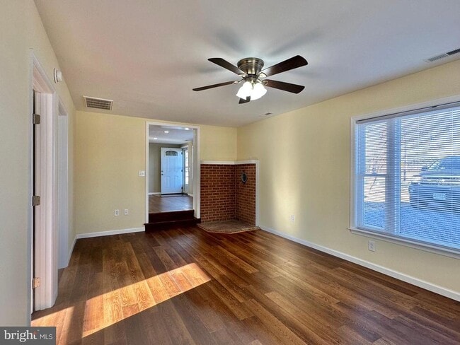 Building Photo - 10350 N Claiborne Rd