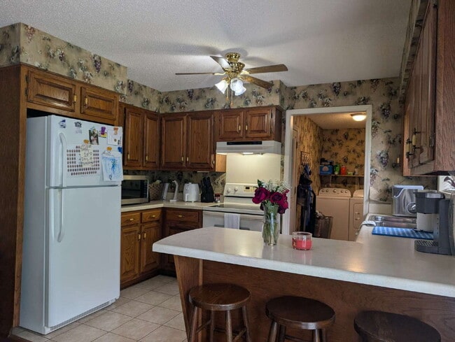 Building Photo - "Charming 3-Bedroom Retreat with 2 Full Baths in Tranquil Martin, TN"