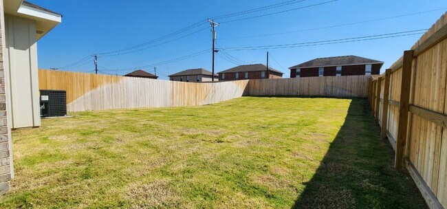 Building Photo - Act fast!  Don't let this opportunity slip by. Contact us today to schedule your showing!