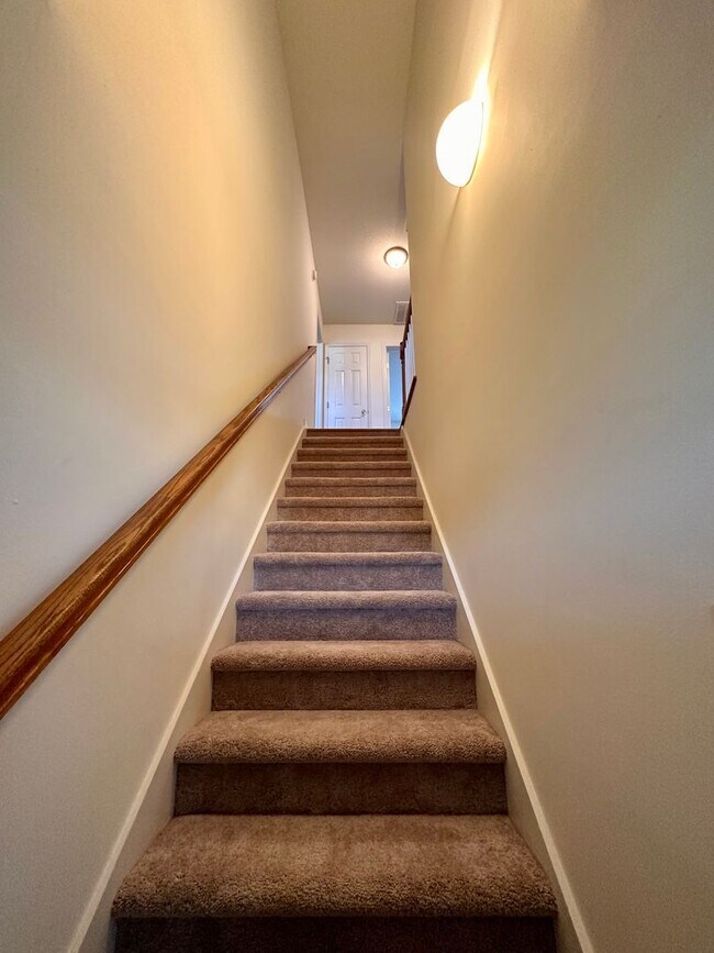 Building Photo - 105 E Coopers Ct