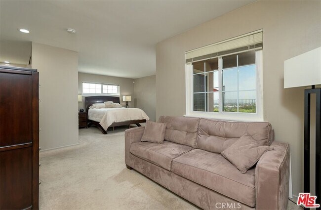 Building Photo - 8471 Vine Valley Dr