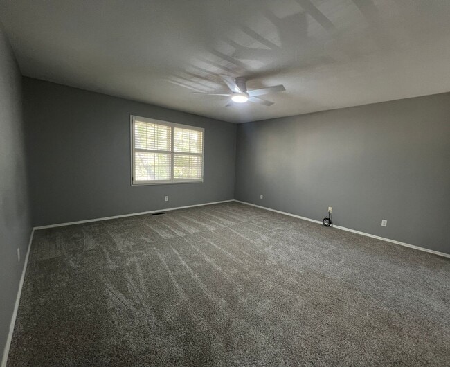 Building Photo - 1685 Lochcrest Dr