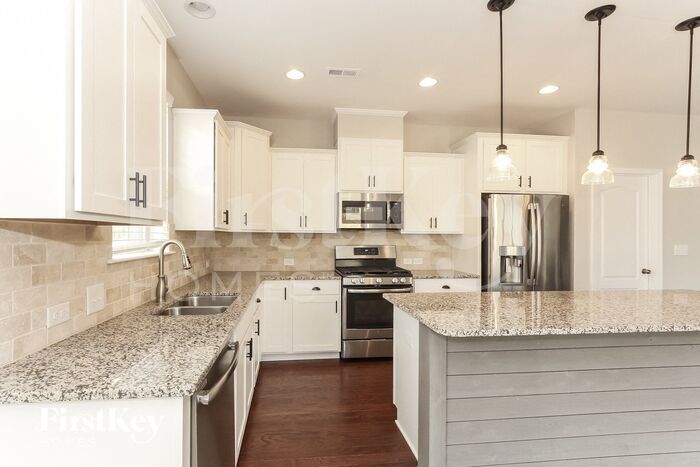 Building Photo - 716 Wood Lily Dr