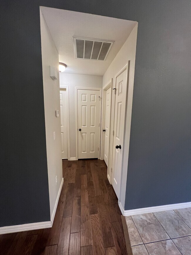 Building Photo - 22 Lyndhurst Dr