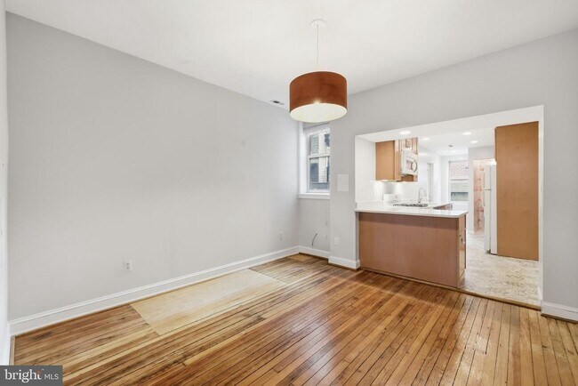 Building Photo - 914 N St NW
